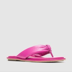 Hush Puppies Women's Emily Toepost Slipper, Very Berry Leather